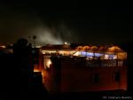 nocny widok z tarasu w stronę Placu Jemaa el-Fna