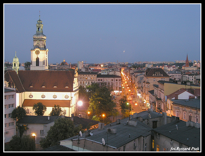 Panorama miasta po zachodzie