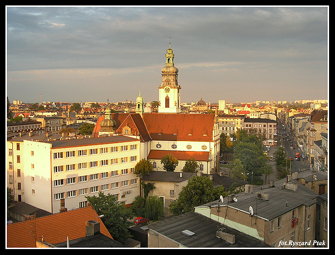 Panorama miasta o wschodzie slońca