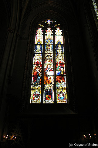 Witraże wewnątrz katedry