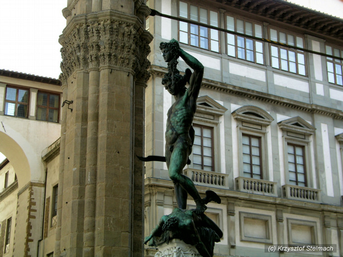 Pomnik Perseusza odcinającego głowę Meduzie. Autor - Cellini.