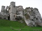 Dziedziniec zamku i ruiny