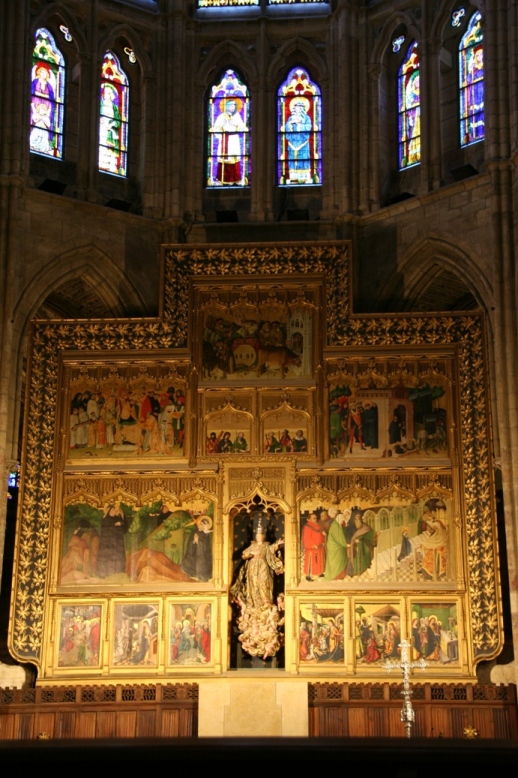 ołtarz główny w katedrze