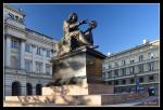 Pomnik Mikołaja Kopernika przed Pałacem Staszica
