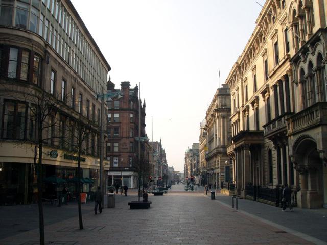 puste ulice Glasgow w niedzielny ranek